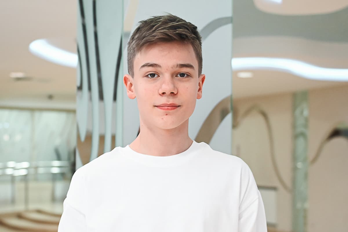 Lev Lazarev bei der Auslosung zur Russischen Eiskunstlauf-Junioren-Meisterschaft 2026