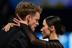 Olympia 2026 Eiskunstlauf Ergebnisse der Eistanz-Paare aus Mailand - hier im Bild Madison Chock - Evan Bates aus den USA - die Favoriten auf Gold in einem großformatigen Portrait aus dem Free Dance