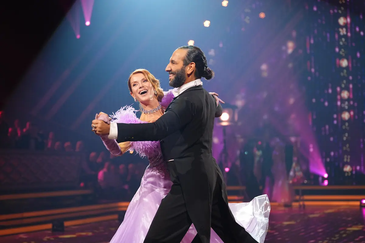 Esther Schweins und Massimo Sinato mit einem Quickstep bei Let's dance 6.3.2026