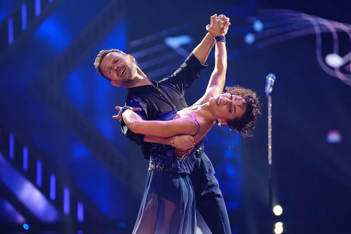 Nadja Benaissa und Vadim Garbuzov beim Langsamen Walzer - Let's dance am 13. März 2026