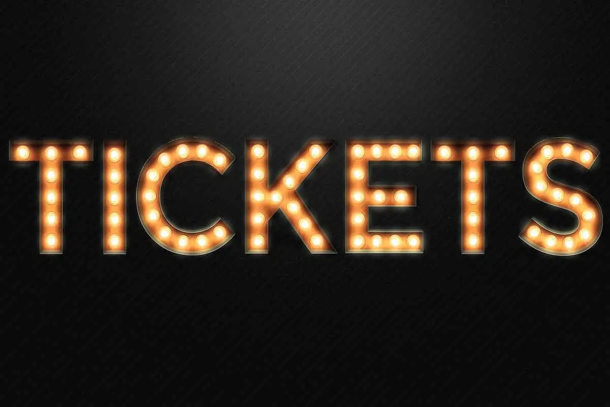 Tickets Giovanni-Zarrella-Shows Göttingen 25. April 2026 und 29. April 2026 - die Grafik ist ein Symbolfoto mit dem Schriftzug „Tickets“, der von leuchtenden Glühlampen erzeugt wird