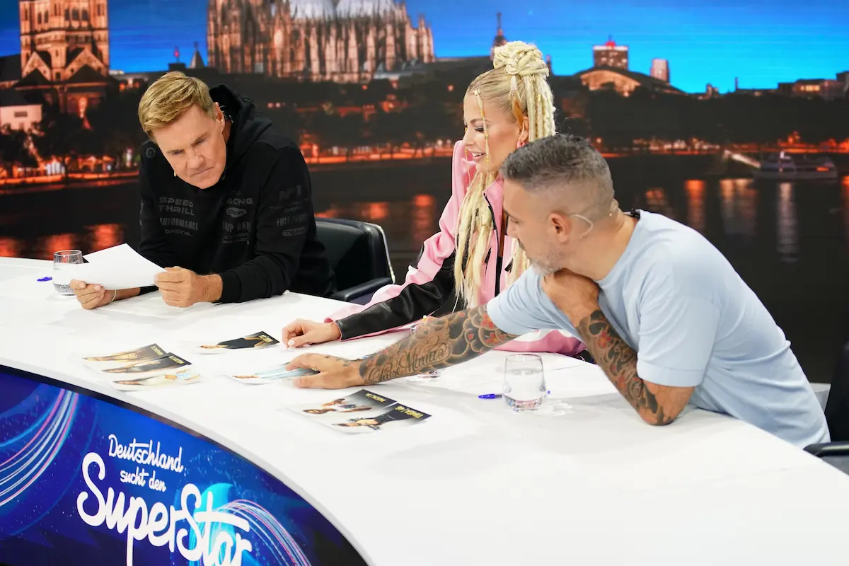 Beratung der Jury für die Entscheidungen im Golden Room bei DSDS 11.4.2026 - hier im Bild Dieter Bohlen, Isi Glück und Bushido am Jury-Pult mit Fotos der Kandidaten, die im Golden Room sind