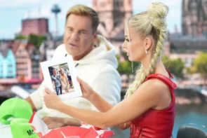 DSDS 4.4.2026 - Alle Kandidaten der 1. Show DSDS 2026 - hier im Bild Isi Glück und Dieter Bohlen am Jury-Pult während der Castings