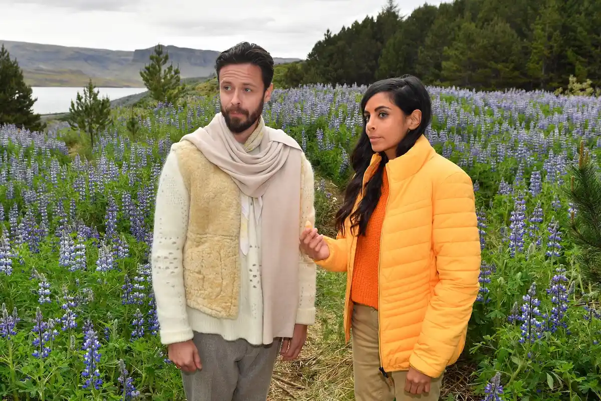 Jon (Petur Oskar) hilft Dr. Jessica Delgado (Collien Fernandes), die sich auf Island verirrt hat