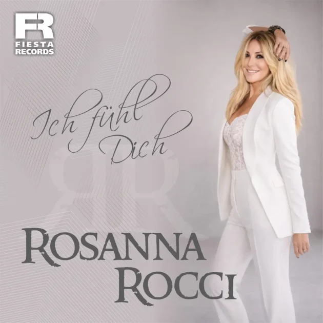 Rosanna Rocci Schlager „Ich fühl Dich“ - hier im Bild das Single-Cover mit einem Foto der Künstlerin in einem weißen Hosen-Anzug
