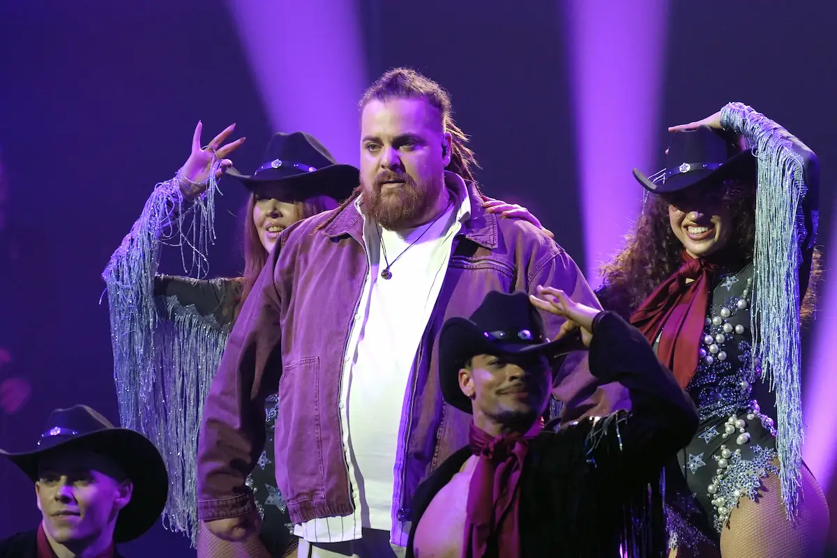 Alexander Lex Spielhaupter bei DSDS 2.5.2026 mit Tänzerinnen und Tänzern