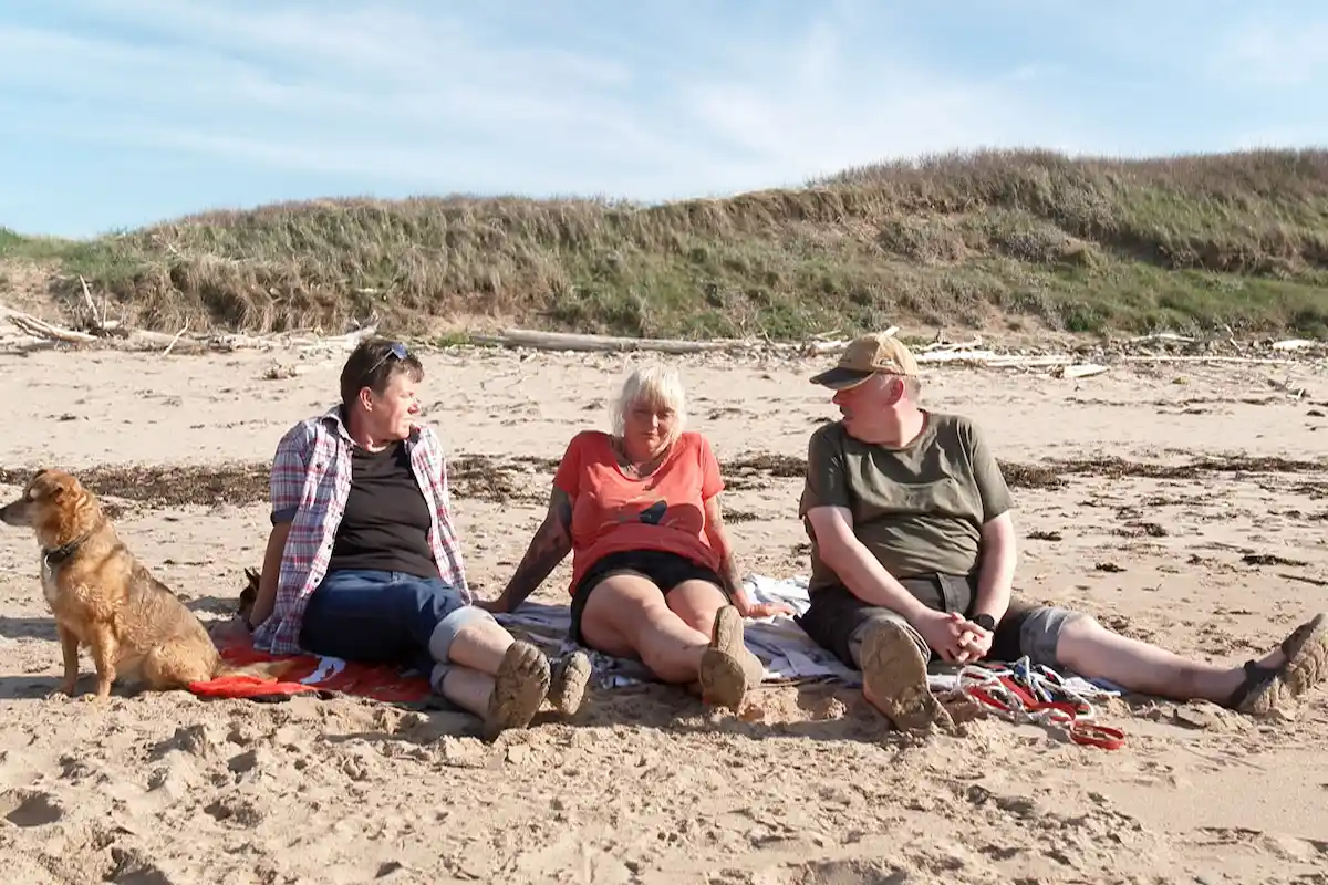 Annette bei Bauer sucht Frau am 25.5.2026 mit Andrea und Silvio am Strand