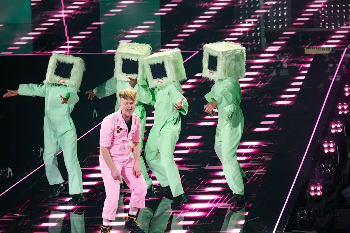 Look Mum No Computer stellt beim ESC am 14.5.2026 ihren Song für Großbritannien vor - das Foto stammt aus einer Probe für die Show