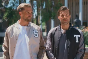 Bachelor 11.6.2026 Folge 2 - Erste Entscheidung, Gruppen- und Einzel-Dates - hier im Bild die Bachelors Sebastian und Tim vor ihrem ersten, gemeinsamen Gruppen-Date