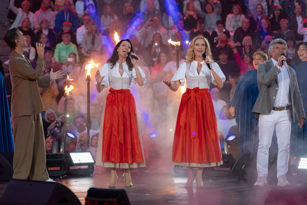 Sigrid und Marina mit Florian Silbereisen und Andy Borg beim Schlagerbooom Open Air 2026 in Kitzbühel
