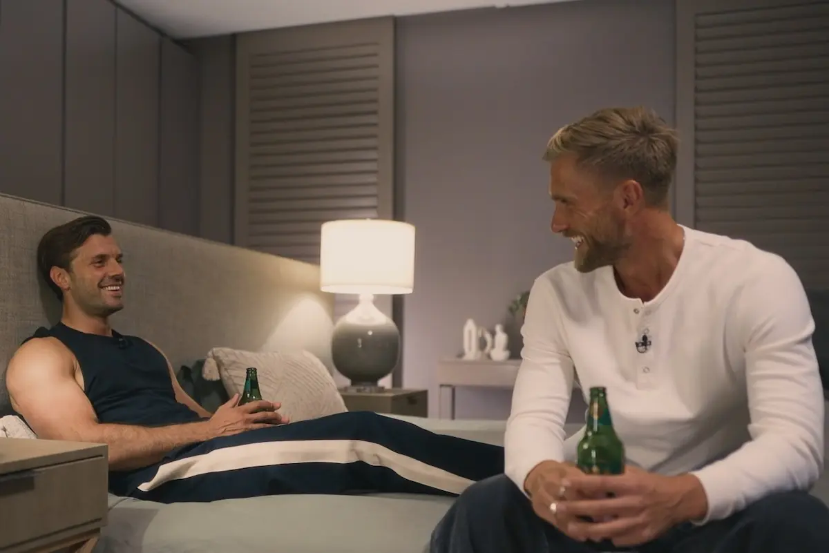 Tim und Sebastian erzählen sich nach ihren Einzel-Dates, was sie erlebt haben