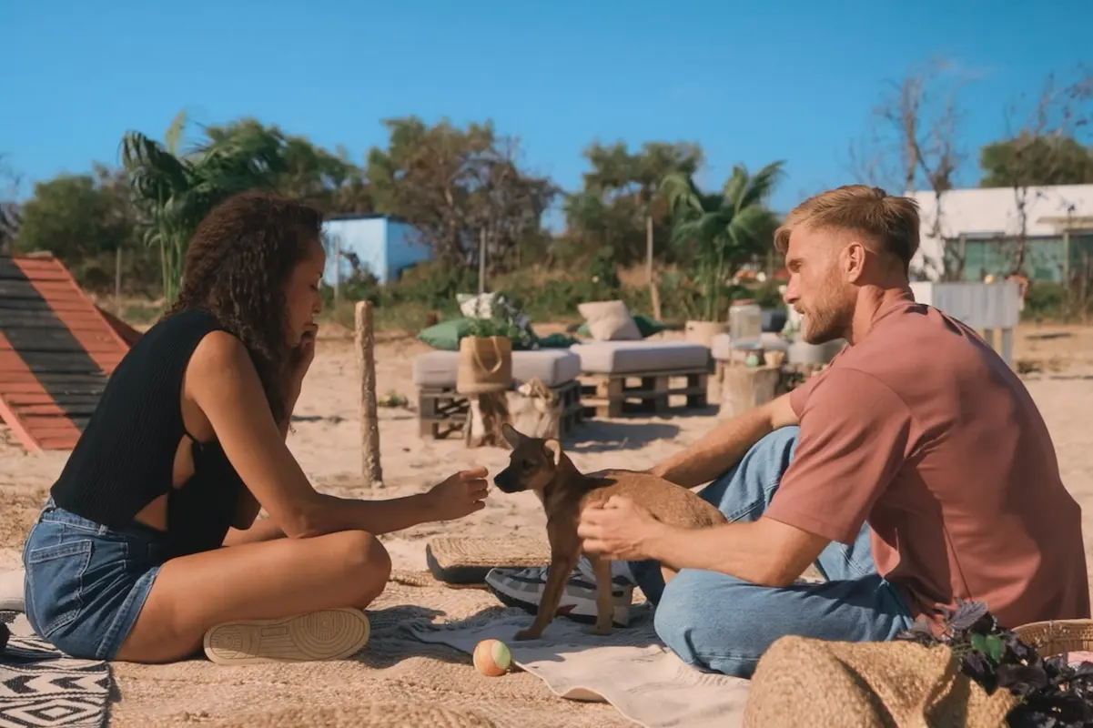 Yana und Sebastian im Gespräch beim Date im Tierheim - Bachelor 25.6.2026