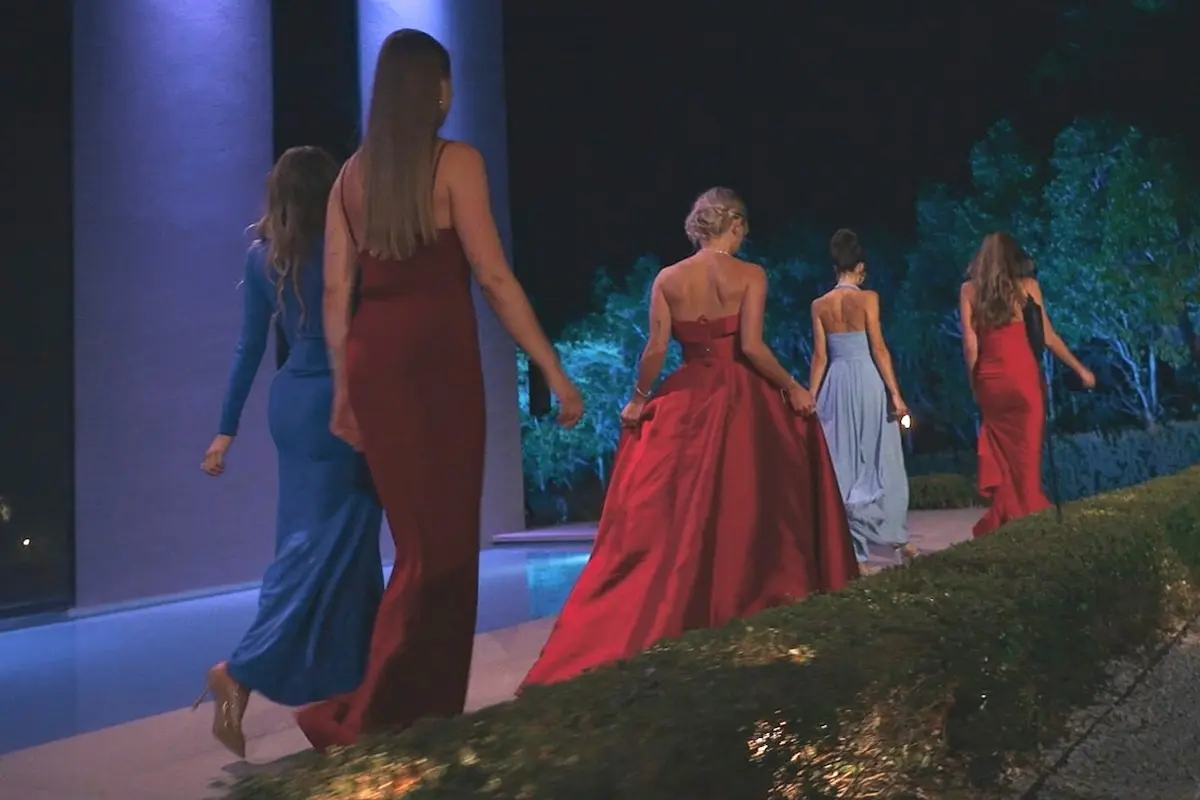 Bachelor 1.7.2026 - alle Frauen aus dem Team Sebastian verlassen die Nacht der Rosen