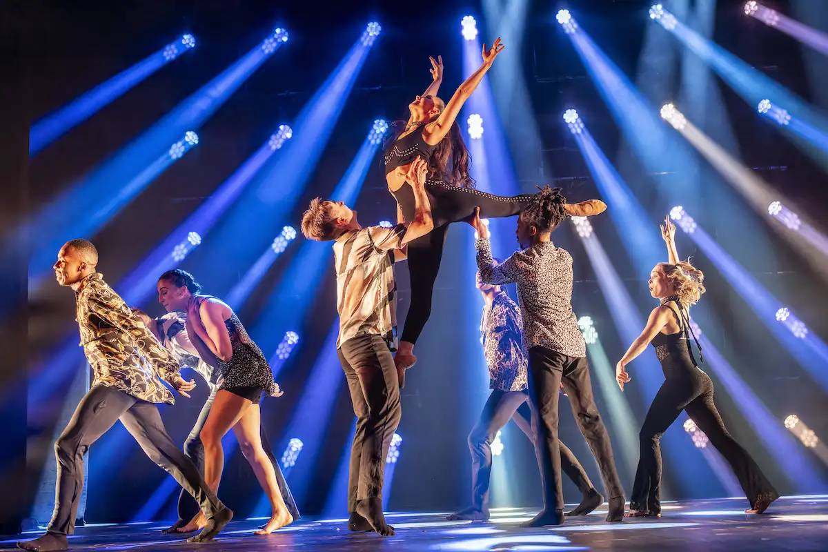 Rock the Ballet 2027 - Termine, Städte, Orte und Ticket-Tipps - hier ein Szenenfoto mit mehreren Tänzern