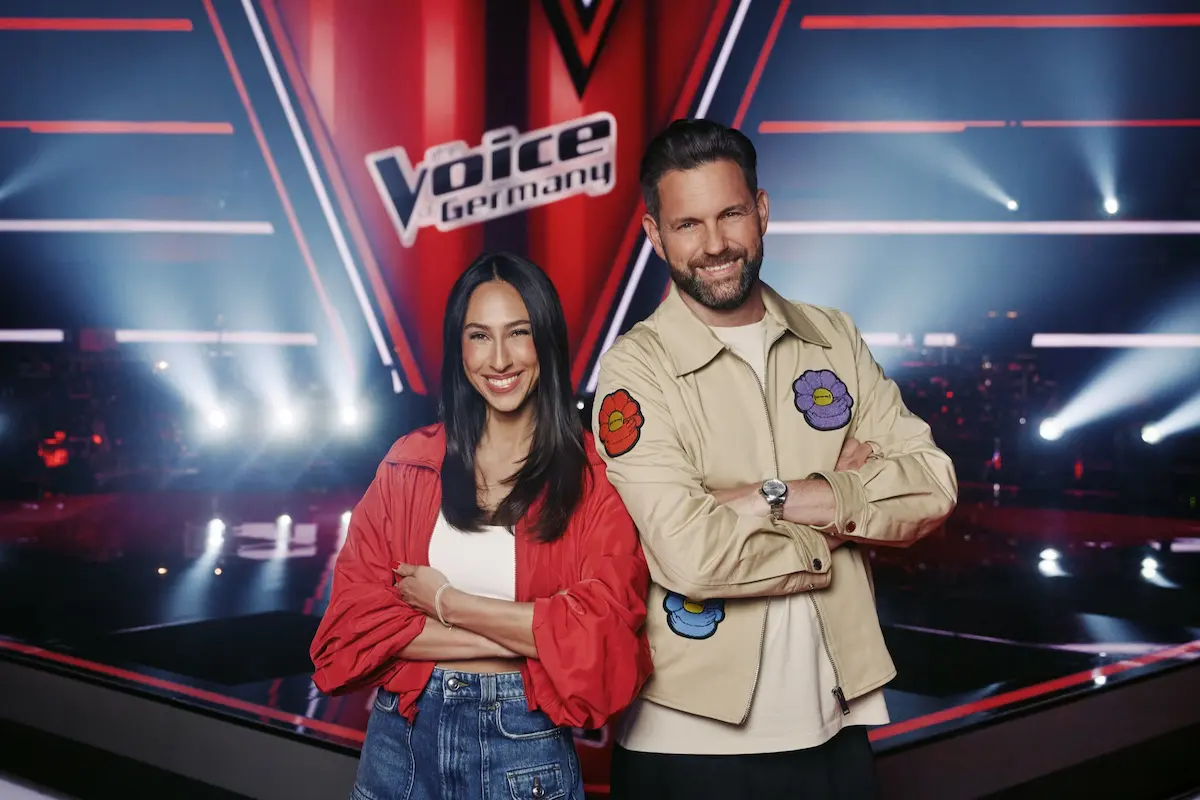 Moderatoren bei The Voice of Germany 2026 - Melissa Khalaj und Matthias Killing hier im The Voice - Studio in Berlin-Adlershof