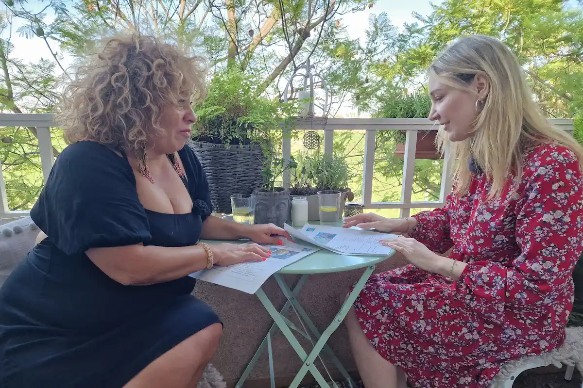 Nili mit ihrer Freundin Kerstin bei Auswanderer sucht Liebe Folge 1 am 4.9.2026